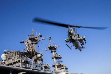 TRỰC THĂNG CHIẾN ĐẤU AH-1W SUPER COBRA